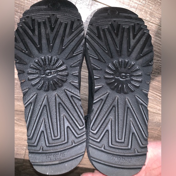 Ugg Classic ll Genuine Shearling Lined Short Boot - Picture 6 of 8